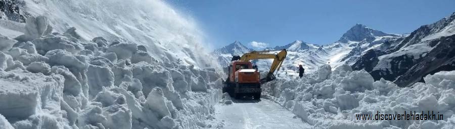 Snow clearance near Rohtang pass