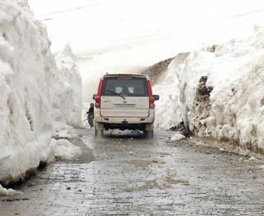 A vehicle on Mnaali-Leh highway