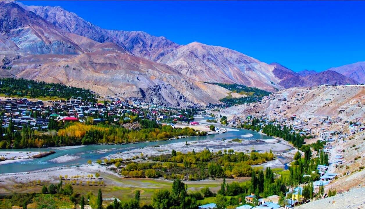Kargil-town-o-Ladakh-at-the-bank-of-Suru-river..jpg?profile=RESIZE_710x
