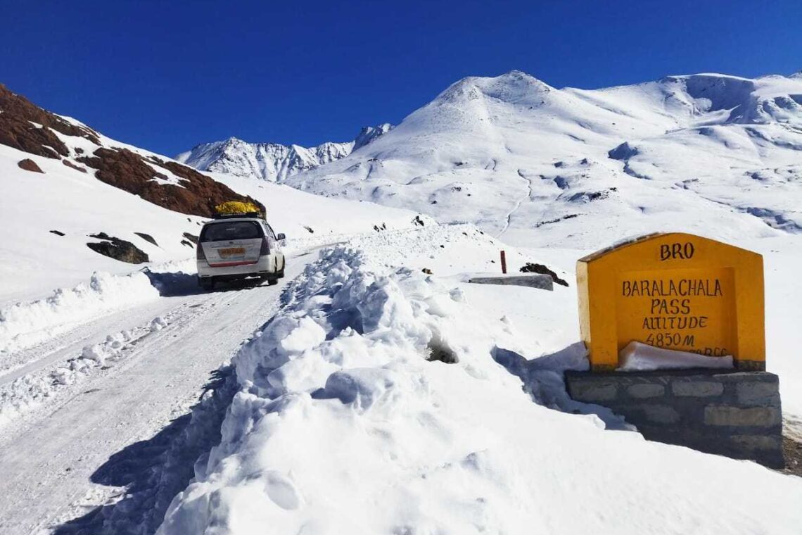 A taxi on snow-bound Manali-Leh highway