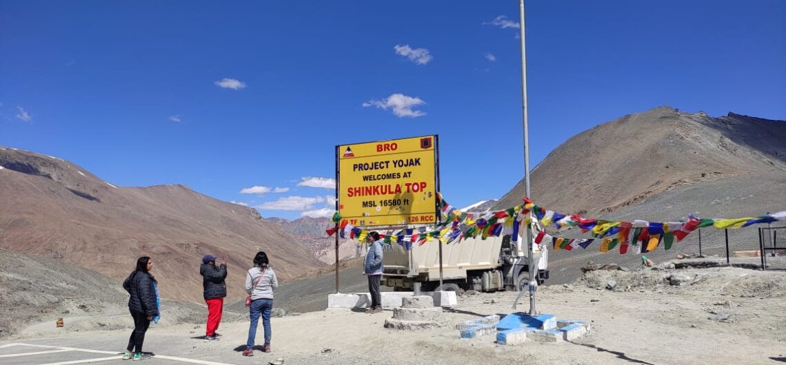 Shinkula pass on Manali-Darcha-Padum (Zanskar Valley) road - Manali Padum taxi service